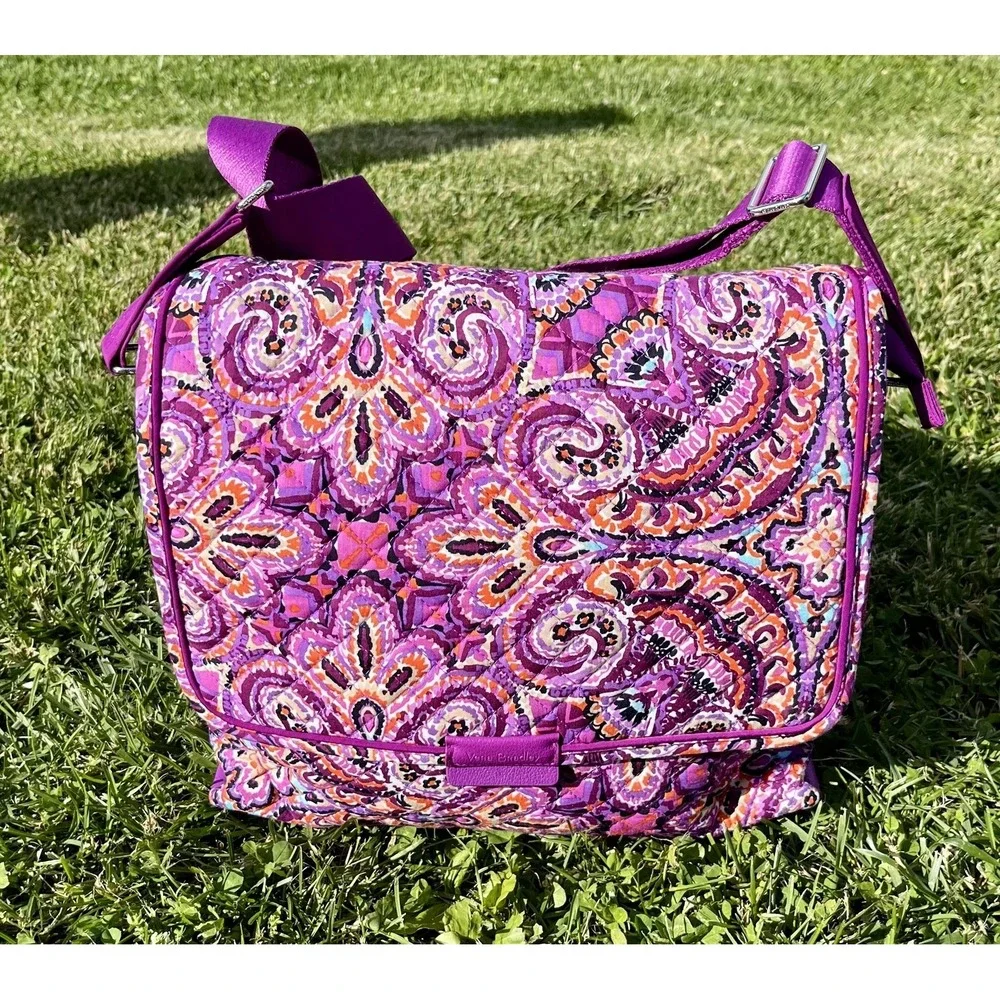 Vera‎ Bradley Iconic Messenger Bag Womens Medium Purple Dream Tapestry Crossbody